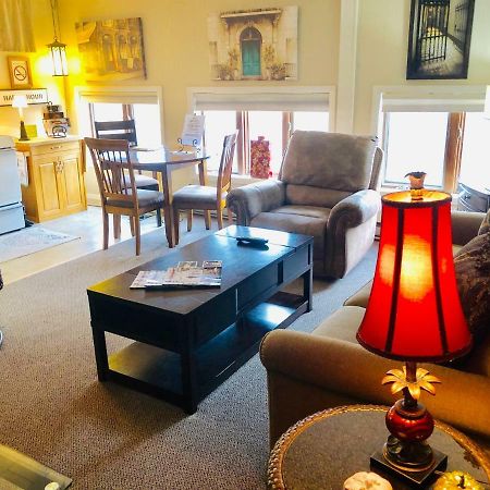 Galena Penthouse Overlooking Main Street With Free Off Street Parking Exterior photo