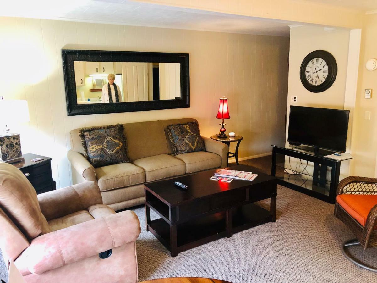 Galena Penthouse Overlooking Main Street With Free Off Street Parking Exterior photo