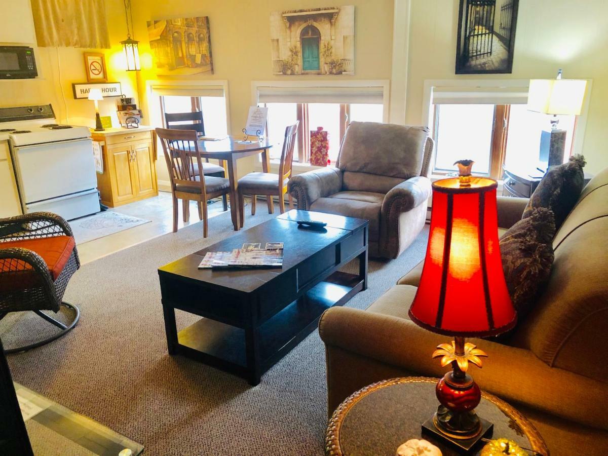 Galena Penthouse Overlooking Main Street With Free Off Street Parking Exterior photo