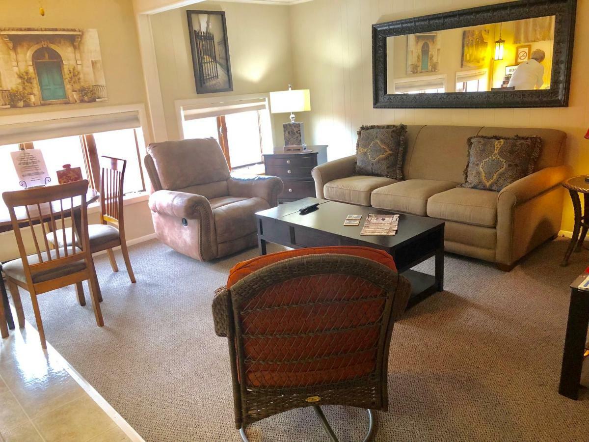 Galena Penthouse Overlooking Main Street With Free Off Street Parking Exterior photo