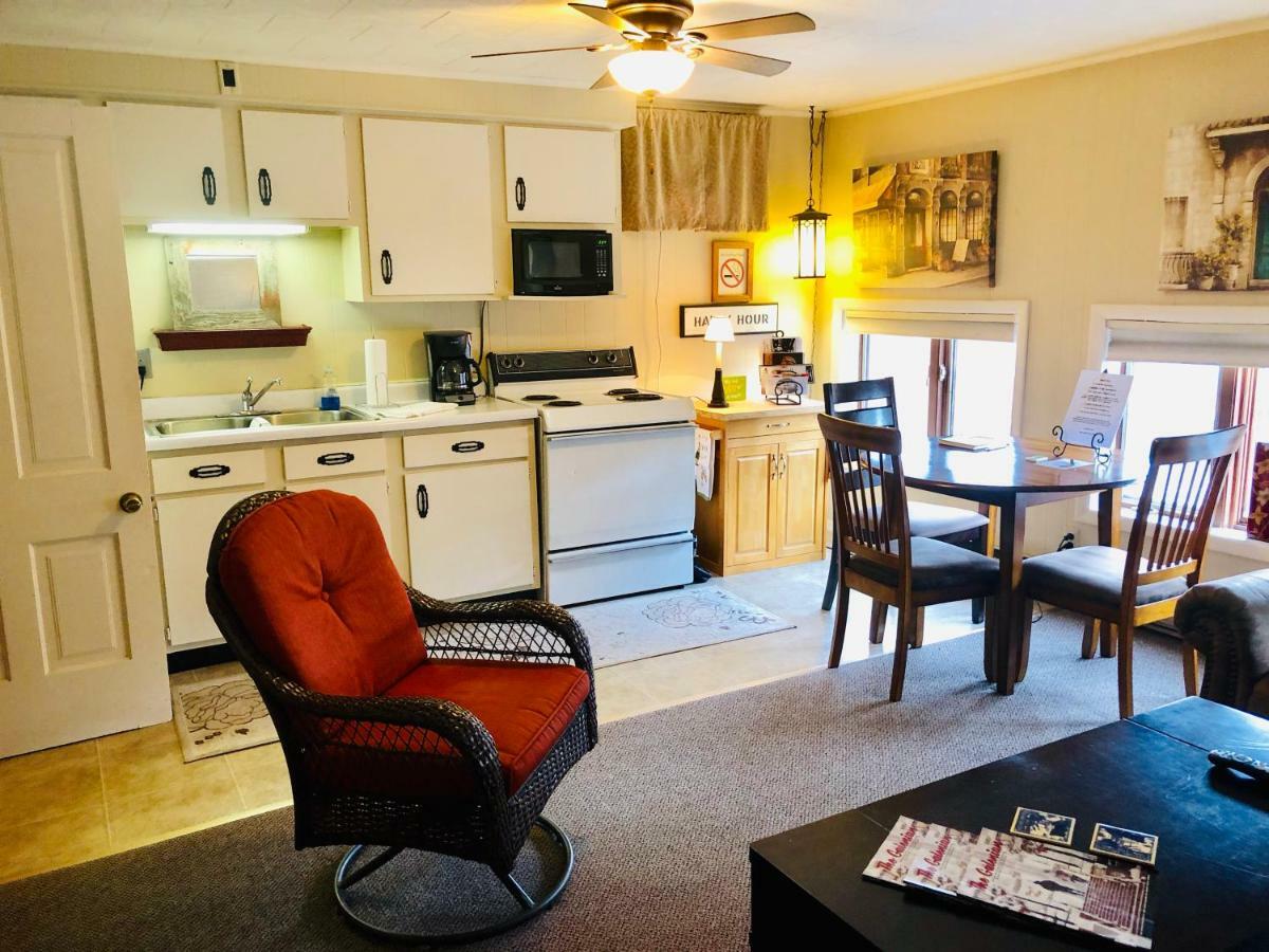 Galena Penthouse Overlooking Main Street With Free Off Street Parking Exterior photo